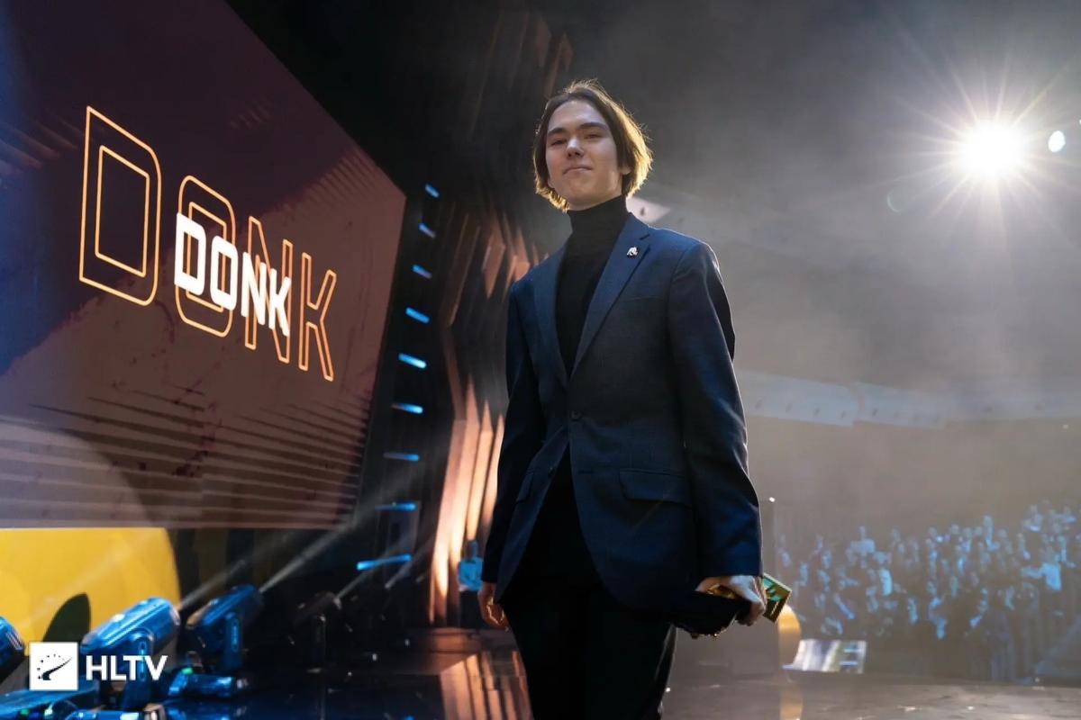 UP分享中单Qing问答：Ning是队伍老大哥 Baolan是可爱的小大哥